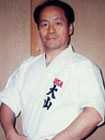 寺尾 昌記 師範の道着姿の写真