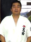 山本 秀文 師範の道着姿の写真